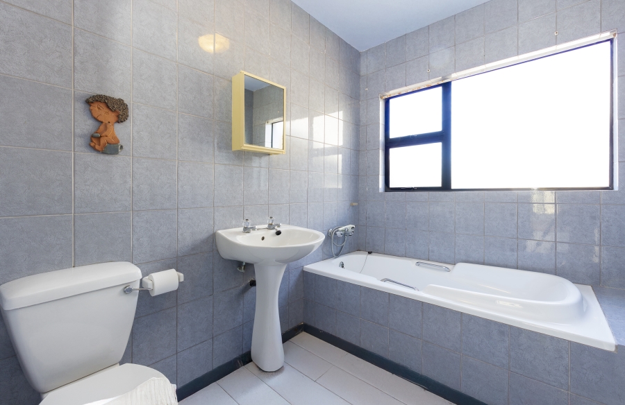 4 Bedroom Property for Sale in Royal Alfred Marina Eastern Cape